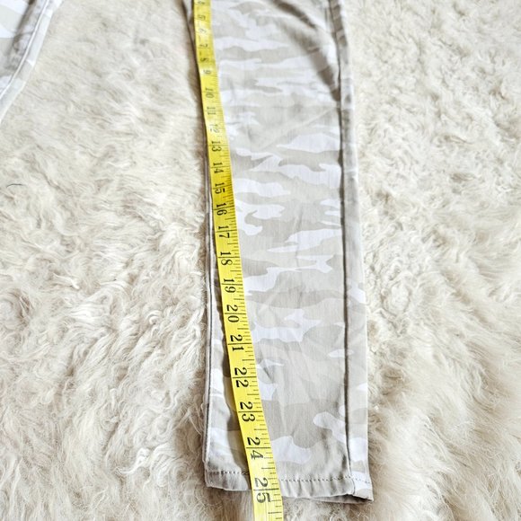 Levi's Women's Light Gray Camo 720 High Rise Super skinny Crop Jeans Size 25 - Picture 7 of 11